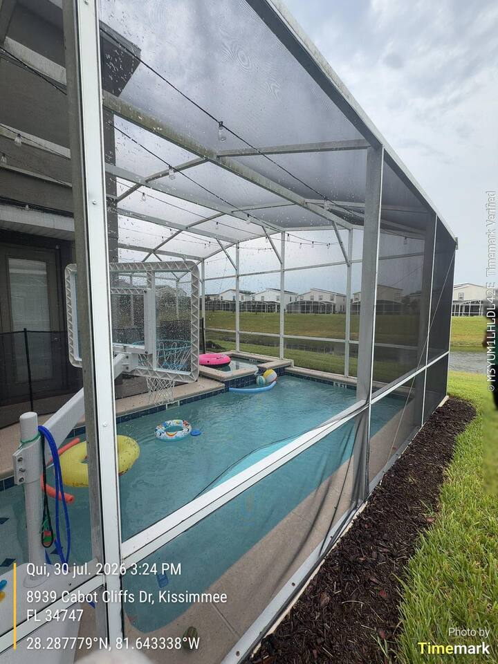 Loose pool enclosure screen in Kissimmee before repair